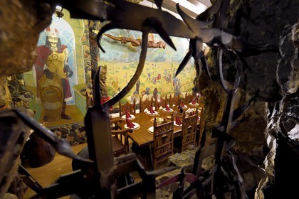 Romania, Transylvania, Cluj region, Turda, Hunter Prince Castle and Dracula hotel, Dracula fully themed restaurant