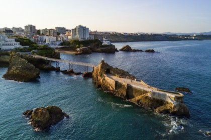 France, Pyrénées-Atlantiques (64), Pays-Basque, Biarritz, le Rocher de la Vierge (vue aérienne)
