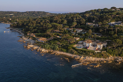 France, Var (83), Saint-Tropez, sentier des Graniers à l'Est de la ville (vue aérienne)