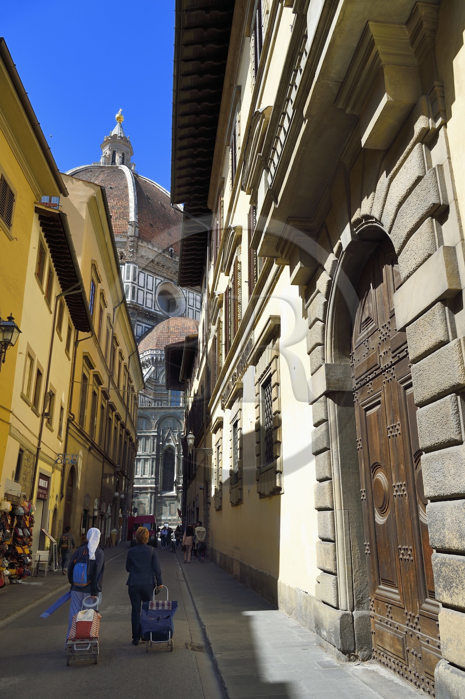 Italie, Toscane, Florence, centre historique classé Patrimoine Mondial de l'UNESCO, la cathédrale Santa Maria del Fiore dans la perspective de la Via de Tedaldi