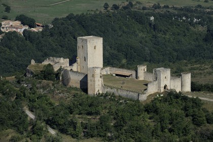 France, Aude (11), le château cathare de Puivert du XIIe siècle (vue aérienne)