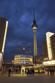 Germany, Berlin, Berlin-Mitte, Alexanderplatz, the Weltzeituhr (Worldtime Clock) and the TV tower
