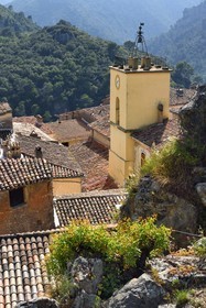France, Var (83), La Dracénie, village de Châteaudouble surplombant les gorges sur la Nartuby