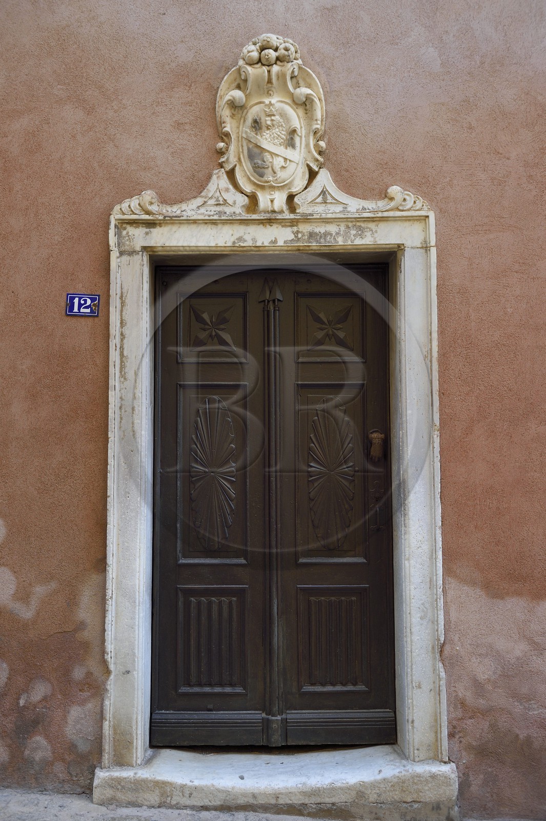 France, Corse-du-Sud (2A), Bonifacio, Ville Haute, porte de la rue Saint Dominique France, Corse-du-Sud (2A), Bonifacio, Ville Haute, porte de la rue Saint Dominique