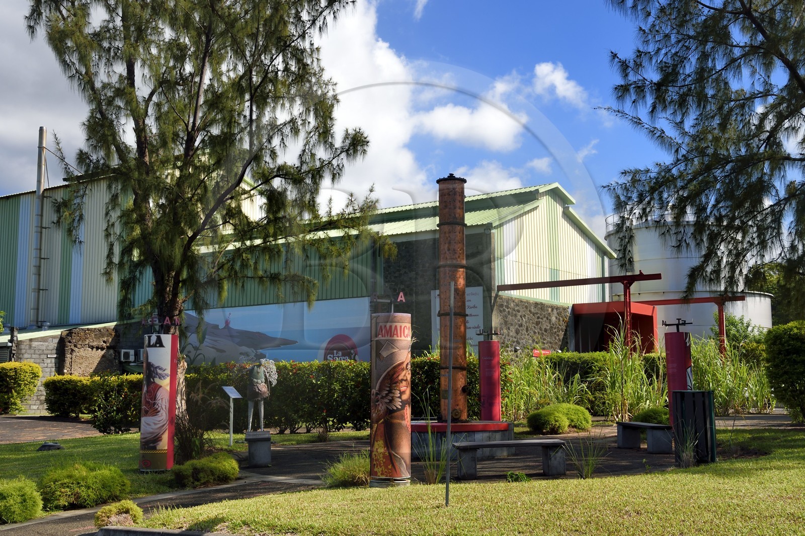 France, Ile de la Reunion, Saint Pierre, domaine de la distillerie Isautier, les batiments industriels France, Ile de la Reunion, Saint Pierre, domaine de la distillerie Isautier, les batiments industriels
