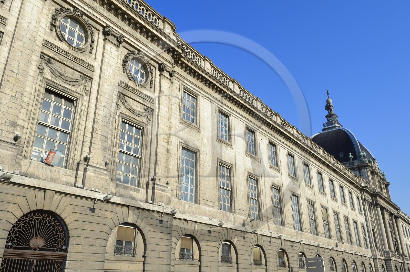 France, Rhône (69), Lyon, site historique classé Patrimoine Mondial de l'UNESCO, l'hôpital de l'Hôtel Dieu, façade Soufflot face au Rhône