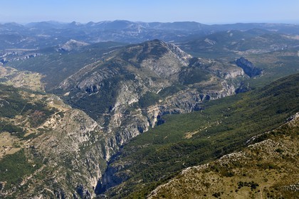 Var (83) rive gauche et Alpes-de-Haute-Provence (04) rive droite, Parc Naturel Régional du Verdon vers La Palud-sur-Verdon, le Grand Canyon des Gorges du Verdon (vue aérienne)