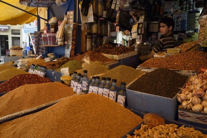 Maroc, Casablanca, ancienne Medina, marchand d'épices