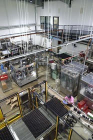 France, Ile de la Reunion, Saint Pierre, domaine de la distillerie Isautier, usine d'embouteillage et d'étiquetage