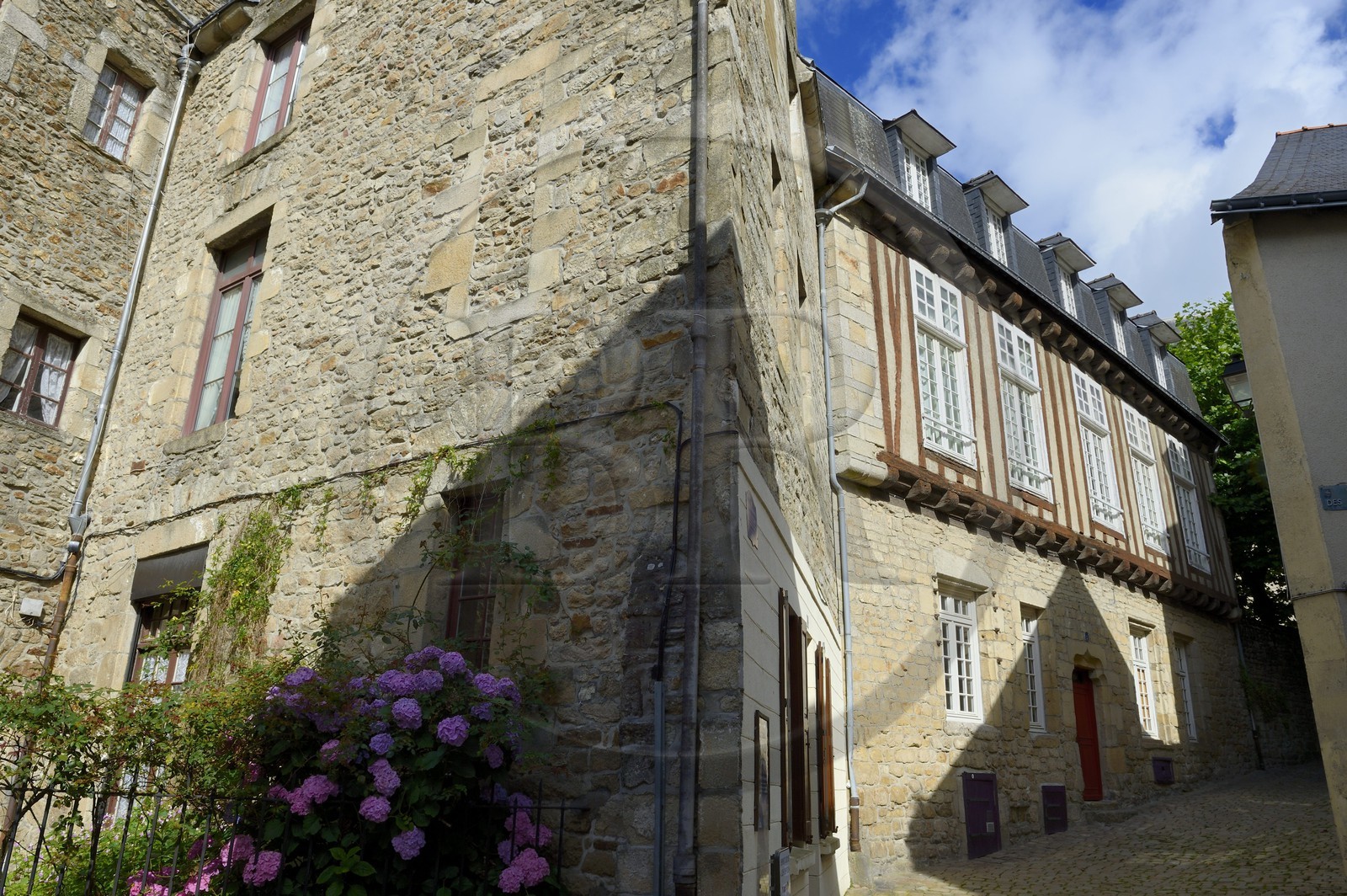 France, Morbihan (56), Golfe du Morbihan, Vannes, maison traditionnelle à l'angle de la rue de la Bienfaisance et de la rue des Vierges