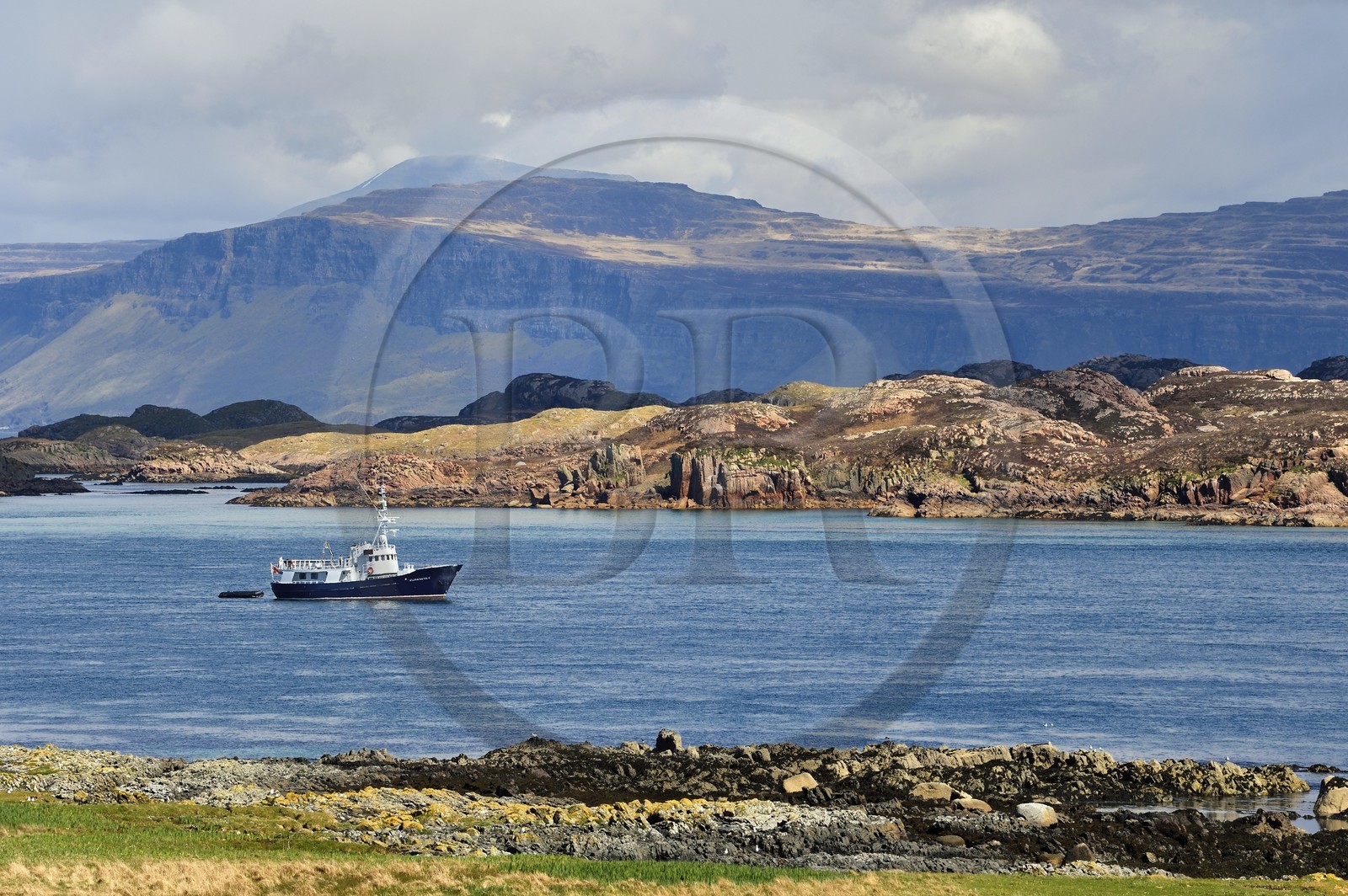 Royaume-Uni, Ecosse, Highland, Hébrides intérieures, the Ross of Mull à l'extrème sud-ouest de l'Ile de Mull vu depuis l'Ile d'Iona