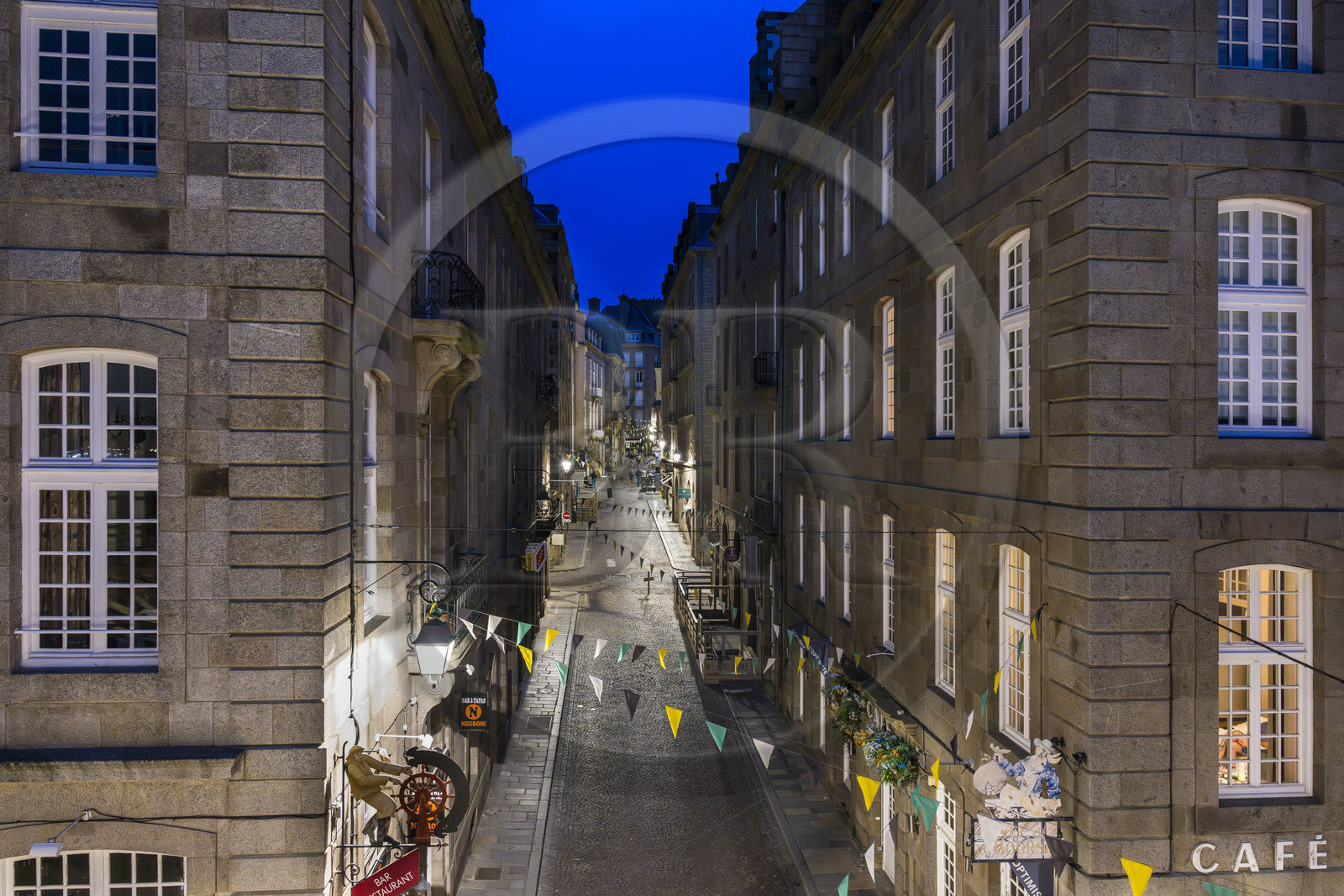 France, Ille-et-Vilaine (35), Côte d'Emeraude, Saint-Malo intra-muros, la rue de Dinan à l'intérieur des remparts