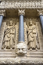 France, Bouches-du-Rhône (13), Arles, place de la République, l'église Saint-Trophime du XIIe-XVe siècle, classée Patrimoine Mondial de l'UNESCO, détail du portail