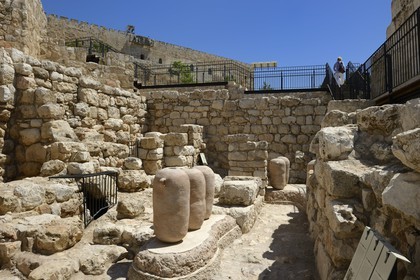 Israel, Jérusalem, ville sainte, vieille-ville classée Patrimoine Mondial de l'UNESCO, Centre Davidson, ruines de batiment datant de la période du premier temple liées à la cité de David