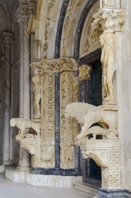 Croatia, Dalmatia, Dalmatian Coast, Trogir, portal of the Cathedral Saint Lawrence of Trogir, Adam and Eve sculpture