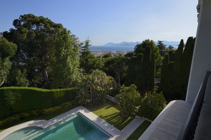 France, Alpes-Maritimes (06), Cannes, la villa La Californie où vécu Pablo Picasso, aujourd'hui renommé le Pavillon de Flore par Marina Picasso, la vue depuis la villa