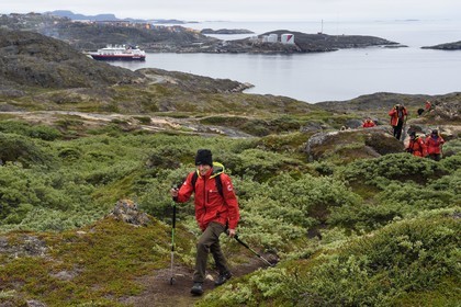Greenland, central western region, Sisimiut (formerly Holsteinsborg) and Kangerluarsunnguaq Bay, hikers on Palasip Qaqqaa mountain