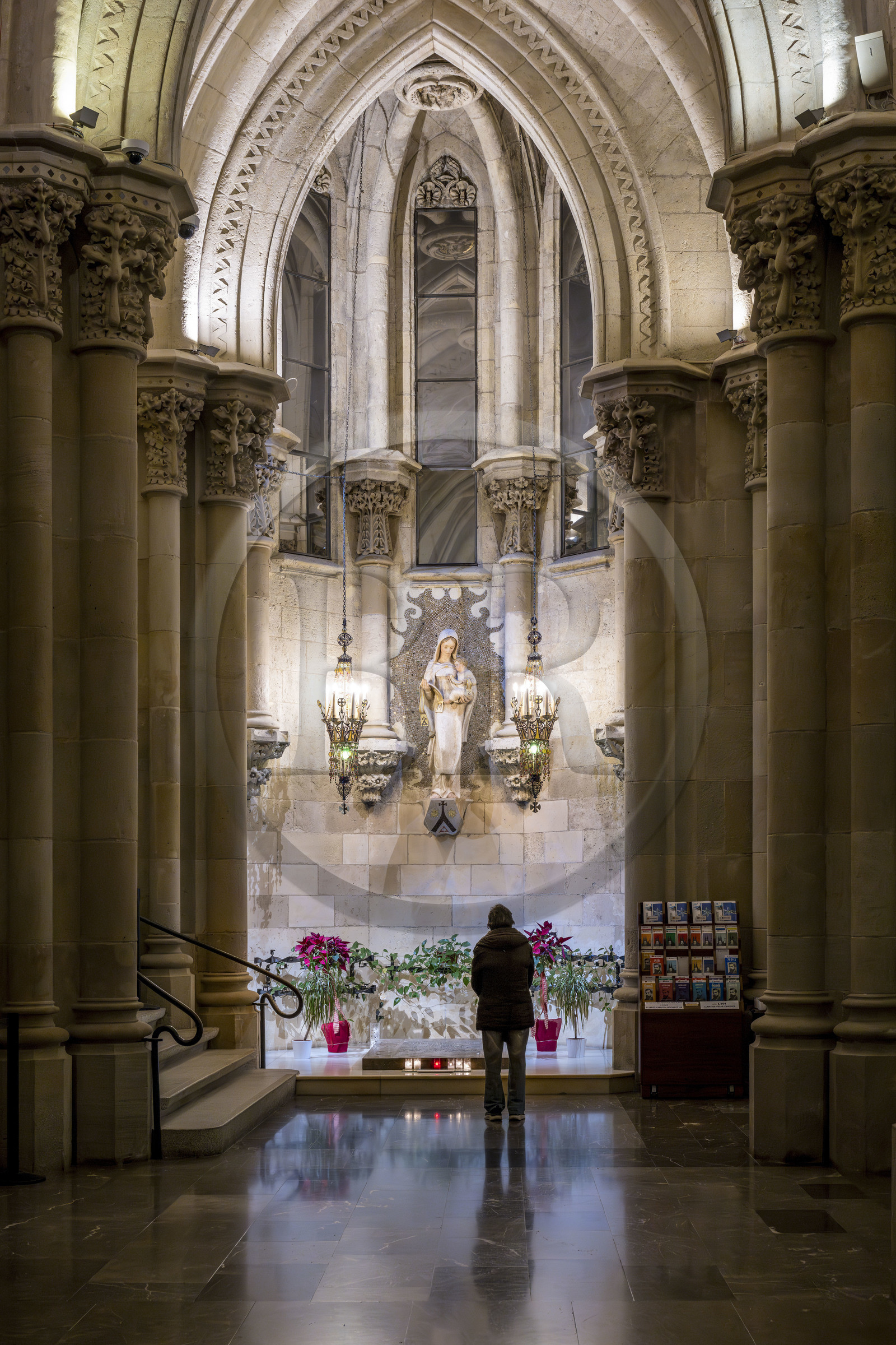 Espagne, Catalogne, Barcelone, quartier de l'Eixample, basilique de la Sagrada Familia de l'architecte du modernisme catalan Antoni Gaudi classée Patrimoine Mondial de l'UNESCO, la crypte du temple, la tombe de Gaudi dans la chapelle de Notre Dame des Carmes Espagne, Catalogne, Barcelone, quartier de l'Eixample, basilique de la Sagrada Familia de l'architecte du modernisme catalan Antoni Gaudi classée Patrimoine Mondial de l'UNESCO, la crypte du temple, la tombe de Gaudi dans la chapelle de Notre Dame des Carmes