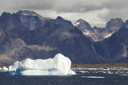 Groenland, fjord de Nanortalik au sud du pays, icebergs
