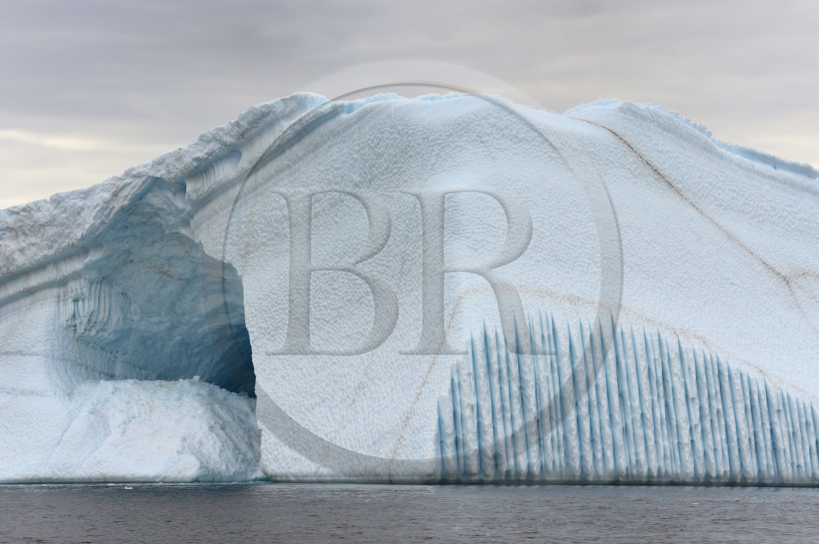 Greenland, North West coast, Baffin Sea, iceberg in Inglefield Fjord towards Qaanaaq