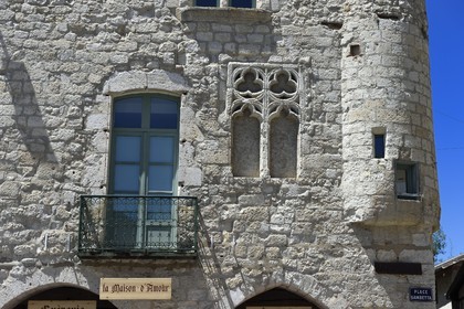 France, Dordogne (24), Perigord Pourpre, Bastide de Eymet, maison historique à un angle de la place centrale (place Gambetta)