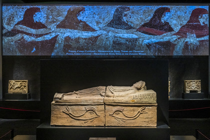 France, Gard (30), Nîmes, Musée de la Romanité, Etrusques, une civilisation de la Méditerranée, sarcophage étrusque masculin (Tuscania fin du IIème siècle av. J.-C.) (exposition temporaire)