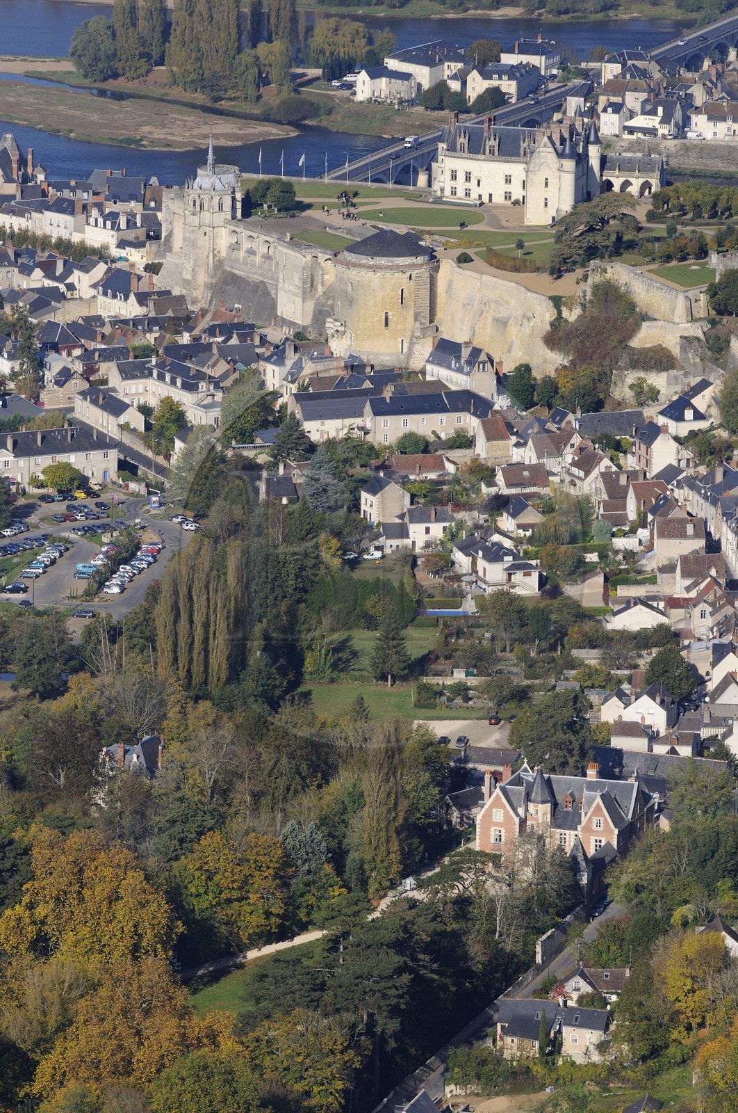 France, Indre et Loire (37), Vallée de la Loire classée Patrimoine mondial de l'UNESCO, château d'Amboise (vue aérienne)