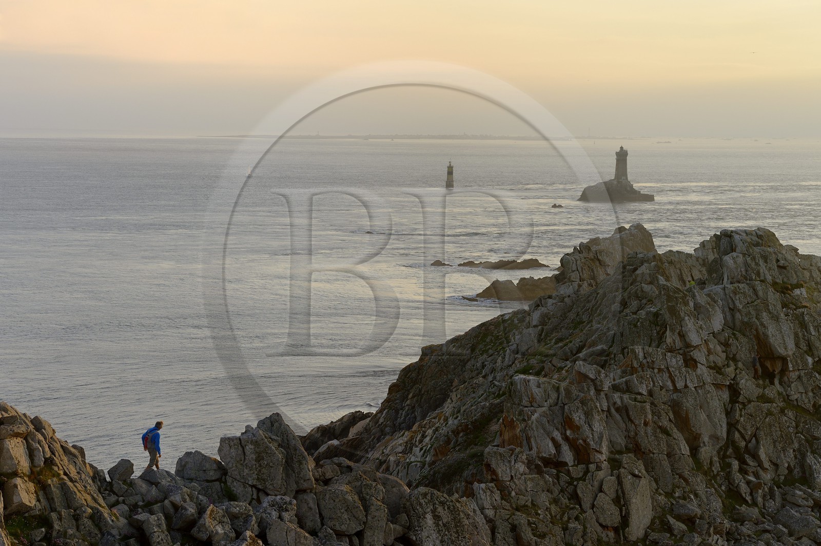 France, Finistère (29), Mer d'Iroise, Plogoff, la Pointe du Raz, phare de la Vieille France, Finistère (29), Mer d'Iroise, Plogoff, la Pointe du Raz, phare de la Vieille