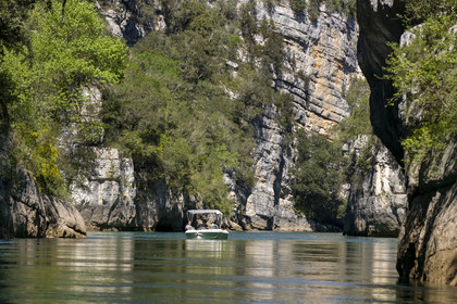 Var on the Left Bank and Alpes de Haute Provence on the Right Bank, Parc Naturel Regional du Verdon, Basses Gorges du Verdon downstream of Lake St. Croix, discovery by electric boat of the gorges de Baudinard