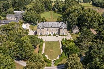 France, Ille et Vilaine, Saint-Meloir-des-Ondes, Malouiniere of Bardoulais (aerial view)