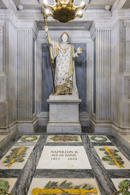 France, Paris (75), Hotel des Invalides, la cathédrale Saint-Louis-des-Invalides, le panthéon militaire, tombeau de Napoléon II, « l'Aiglon » et roi de Rome, dans la cella face au tombeau de son père Napoléon 1er
