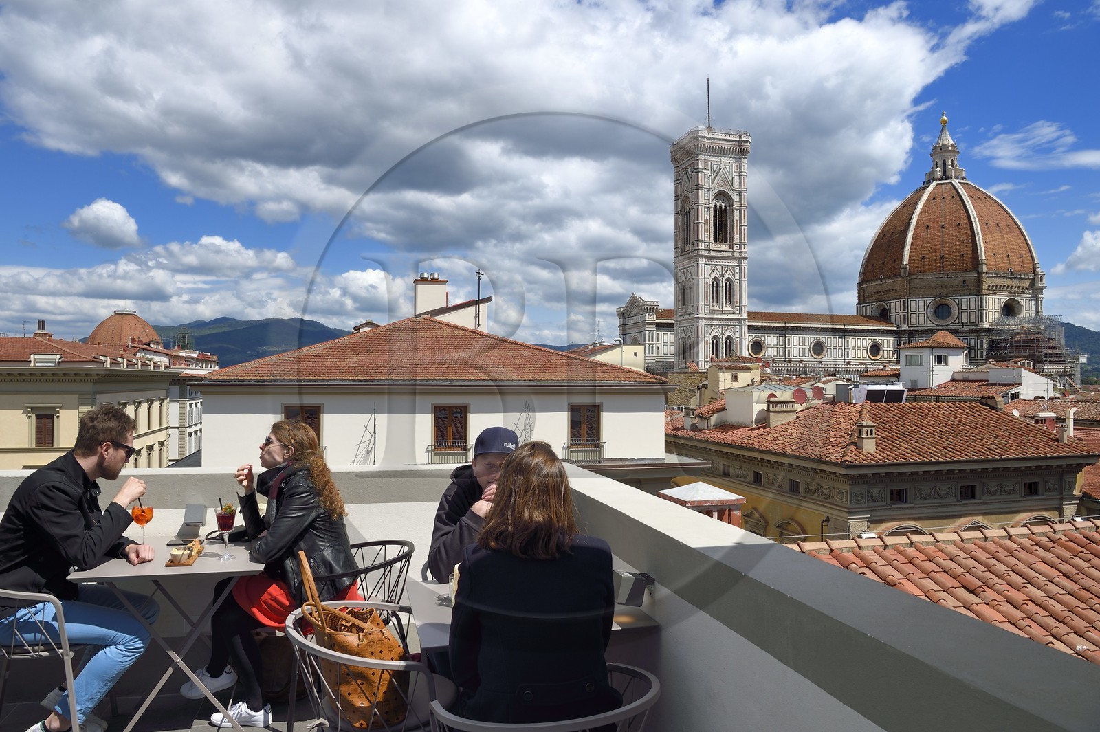 Italie, Toscane, Florence, centre historique classé Patrimoine Mondial de l'UNESCO, vue sur la cathédrale Santa Maria del Fiore (Duomo) depuis la terrasse du Rinascente