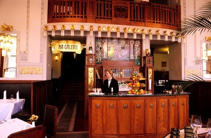 République Tchèque, Prague, quartier de Staré Mesto, la maison municipale (Art Nouveau 1905-1911), le restaurant français décoré par A.Mucha