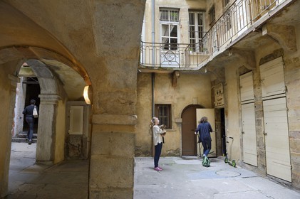 France, Rhône (69), Lyon, site historique classé Patrimoine Mondial de l'UNESCO, Vieux Lyon, traboule reliant le 27 rue du Boeuf au 54 rue Saint Jean