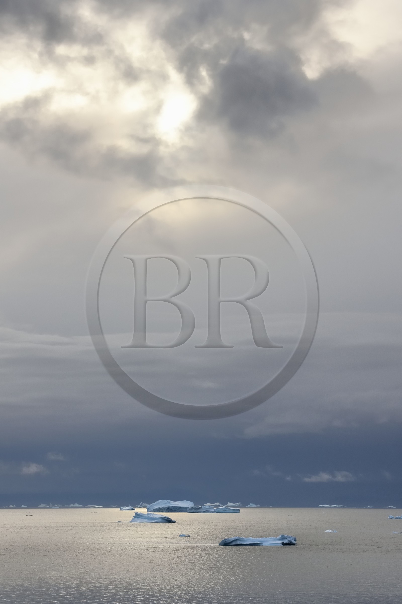 Groenland, cote ouest, baie de Baffin, icebergs dans le fjord Uummannaq