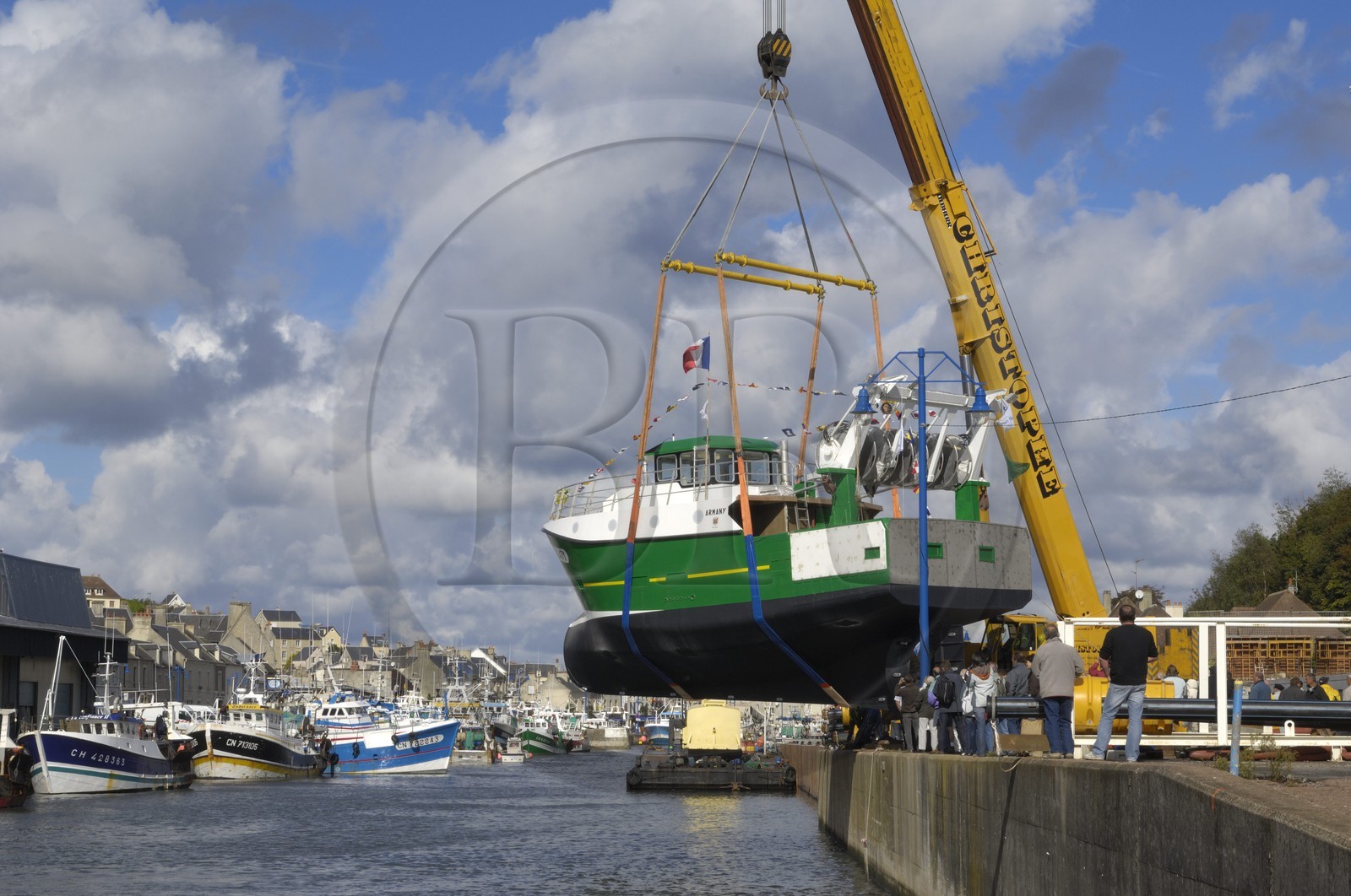 France, Calvados (14), Port-en-Bessin, le chantier naval, mise à l'eau du chalutier l'Armany