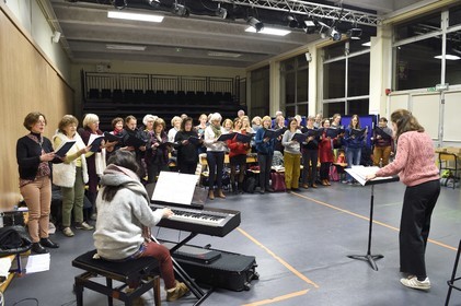 France, Bas Rhin, Strasbourg, rehearsal of Christmas carols by the Chœur de Saint-Guillaume in the Jean Sturm Gymnasium sports hall