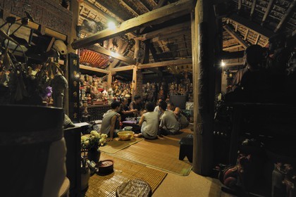 Vietnam, Hanoï, Duc’s stilt House, intérieur de la maison d'un marchand d'art traditionnel