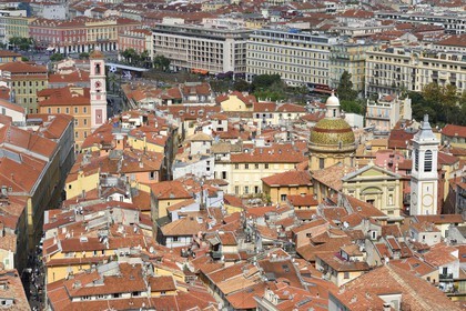 France, Alpes-Maritimes (06), Nice, quartier du Vieux Nice, Cathédrale Sainte-Réparate à droite et Tour de l'Horloge à gauche
