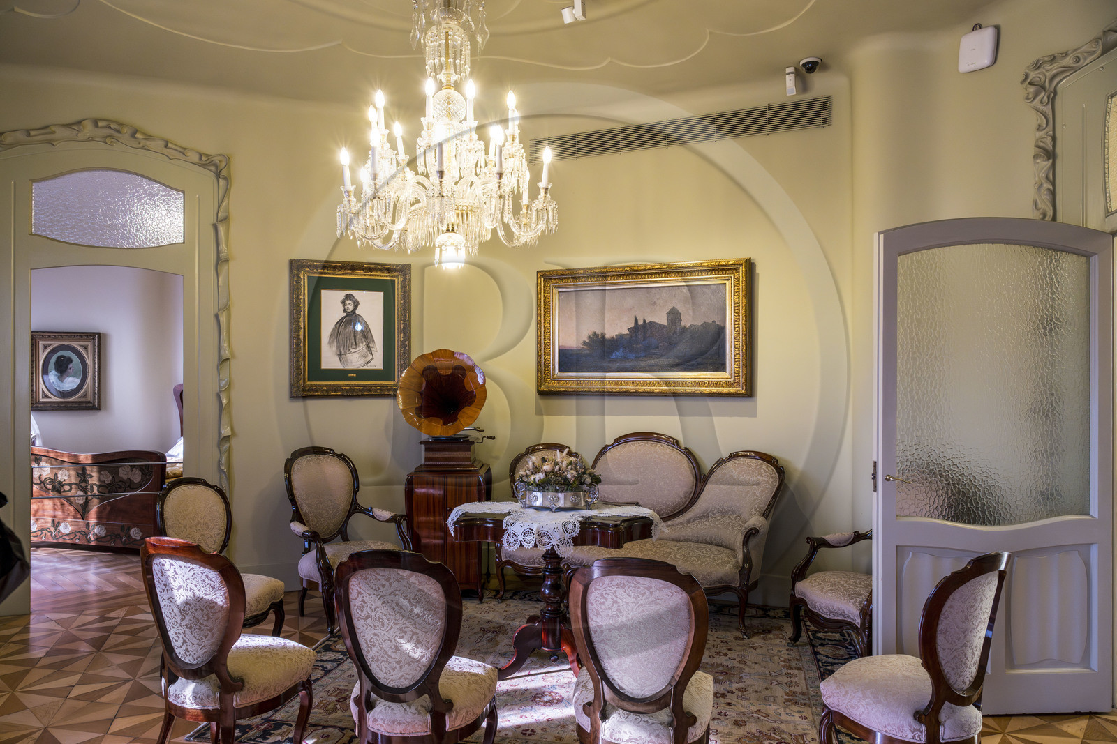 Espagne, Catalogne, Barcelone, quartier de l'Eixample, Passeig de Gracia, Pedrera ou Casa Mila (1905-1910) de l'architecte du modernisme catalan Antoni Gaudi, site classé au Patrimoine Mondial de l'UNESCO, le salon
