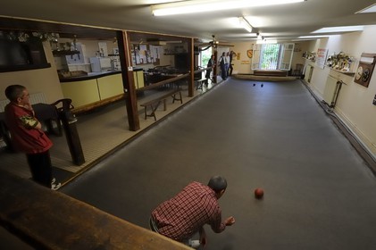 France, Loire-Atlantique (44), Nantes, jeu de Boule Nantaise au café Le Lorrain