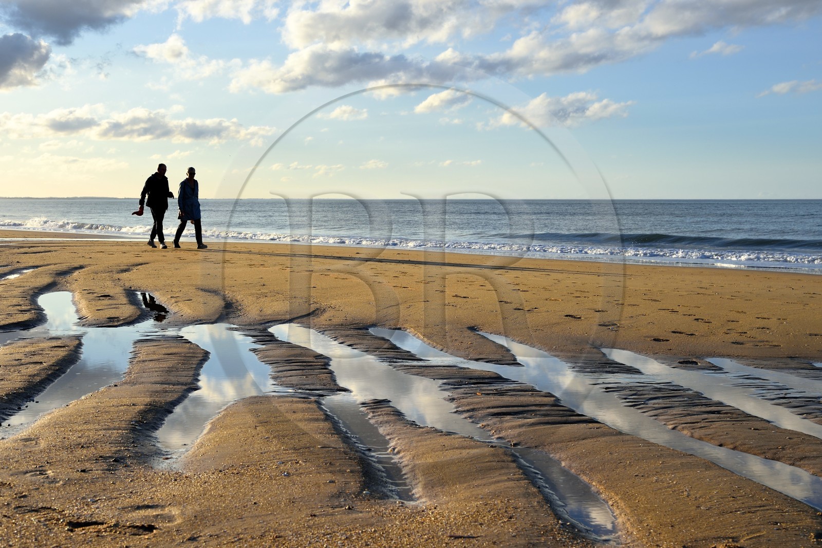 France, Calvados (14), Pays d'Auge, la côte Fleurie, Cabourg, promenade sur la plage de la station balnéaire France, Calvados (14), Pays d'Auge, la côte Fleurie, Cabourg, promenade sur la plage de la station balnéaire