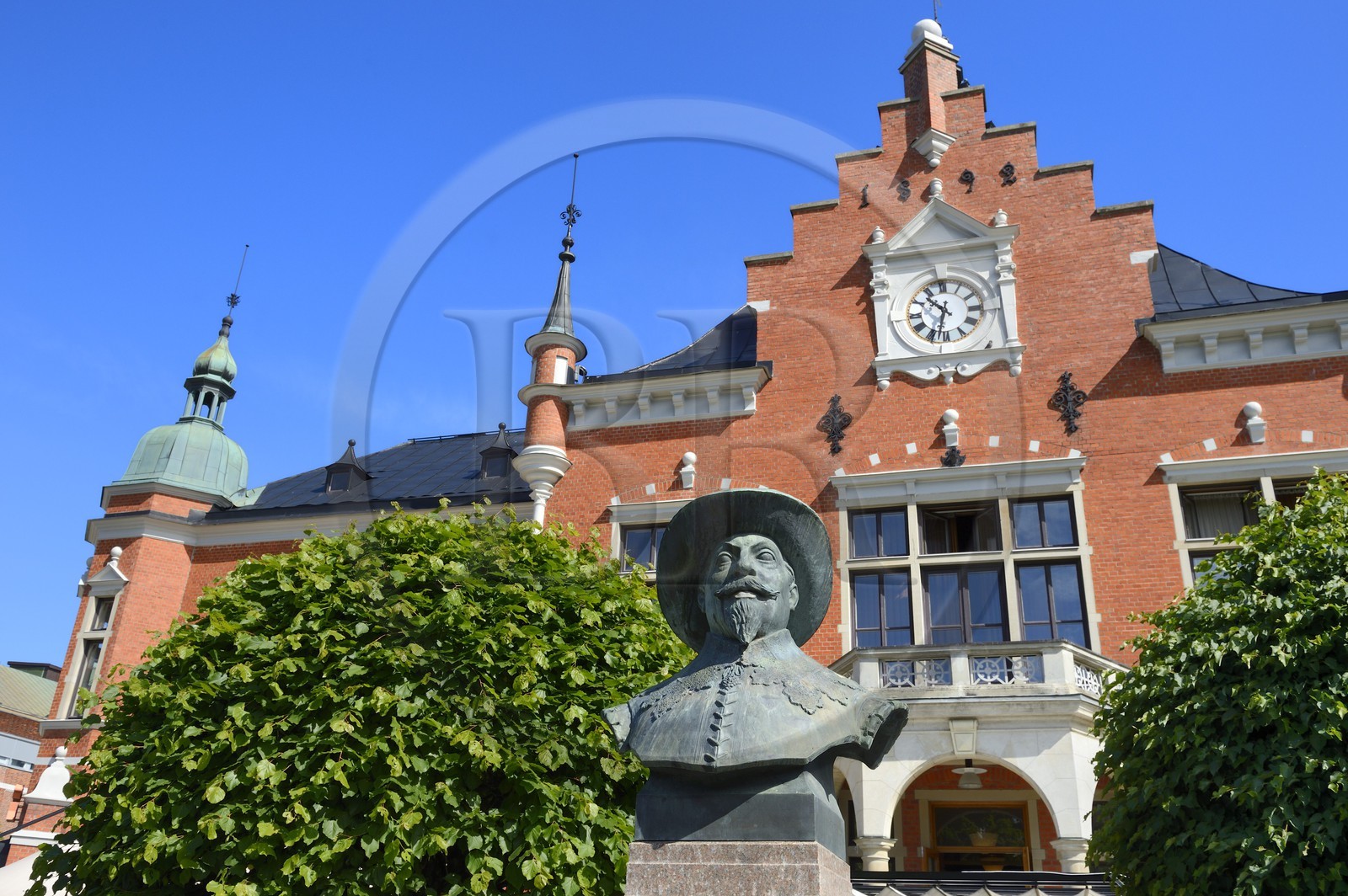 Suède, Comté de Vasterbotten, Umea, statue du roi Gustave-Adolphe de Suède (le roi Gustav II Adolf) qui a fondé la ville en 1622, devant l'ancien hôtel de ville