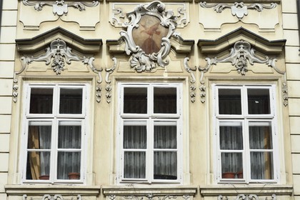 République Tchèque, Prague, centre historique classé Patrimoine Mondial de l'UNESCO, quartier Mala Strana, facade de l'immeuble A l'Aigle Rouge dans la rue Nerudova 207 6