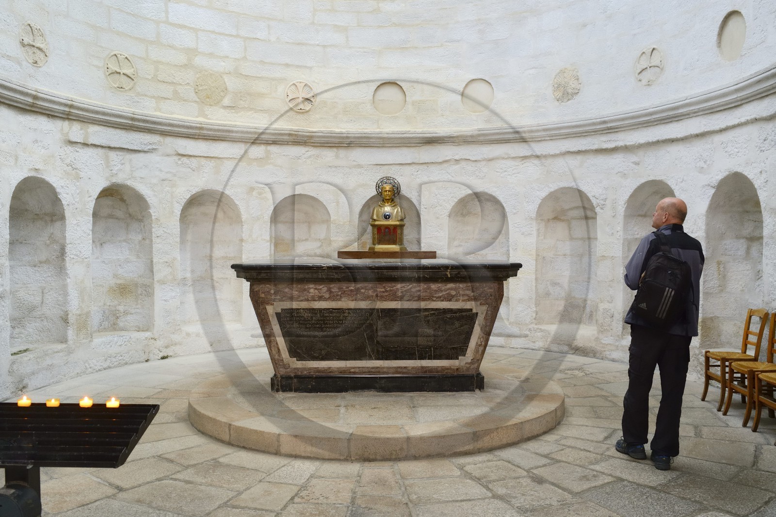 France, Morbihan (56), Golfe du Morbihan, Vannes, cathédrale Saint-Pierre, Chapelle Saint Vincent Ferrier utilisée comme chapelle du Saint-Sacrement, abrite les reliques de Saint Vincent Ferrer y compris son crâne, au centre buste du Saint