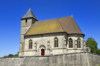 France, Meuse (55), Génicourt-sur-Meuse, église fortifiée Sainte-Marie-Madeleine équipée d'un clocher-donjon à meurtrières