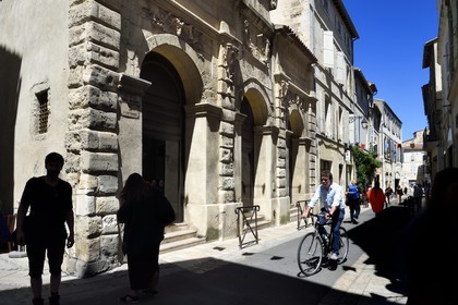 France, Bouches-du-Rhône (13), Arles, rue du Quatre-septembre, ancienne Grande Boucherie reconstruite en 1724 et décorée de têtes de boeufs et de moutons