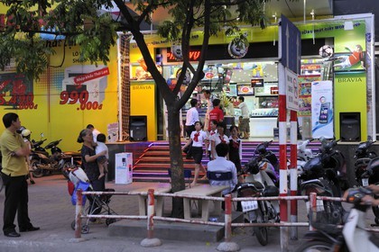 Vietnam, Hanoï, magasin d'électroniques