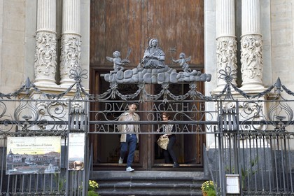 Italie, Sicile, Catane, ville baroque classée au Patrimoine Mondial de l'UNESCO, Piazza del Duomo, l'église Badia di Sant'Agata