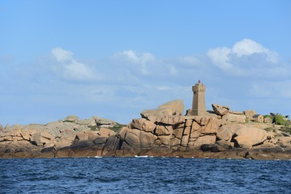 France, Cotes-d'Armor, Cote de Granit Rose (the Pink Granite coast), Perros Guirec, Ploumanach, Pointe de Squewel and Mean Ruz Lighthouse